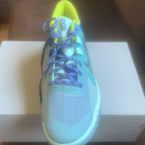 NIKE KYRIE FLYTRAP V
